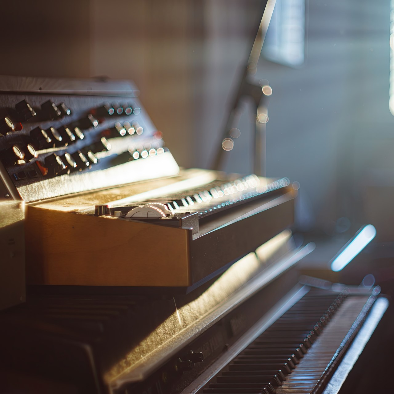 A synthesiser in the LennyTunes studio